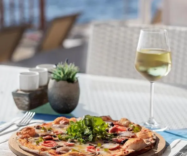 Aparthotel Vega Aparts 3*