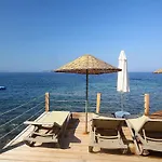 Vega Aparts Aparthotel